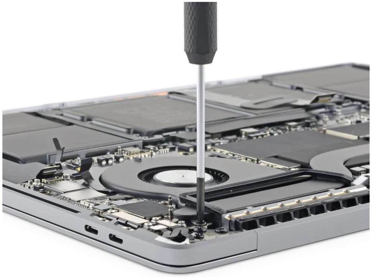 Napraw MacBook Pro 16: iFixit wygląda na czarny