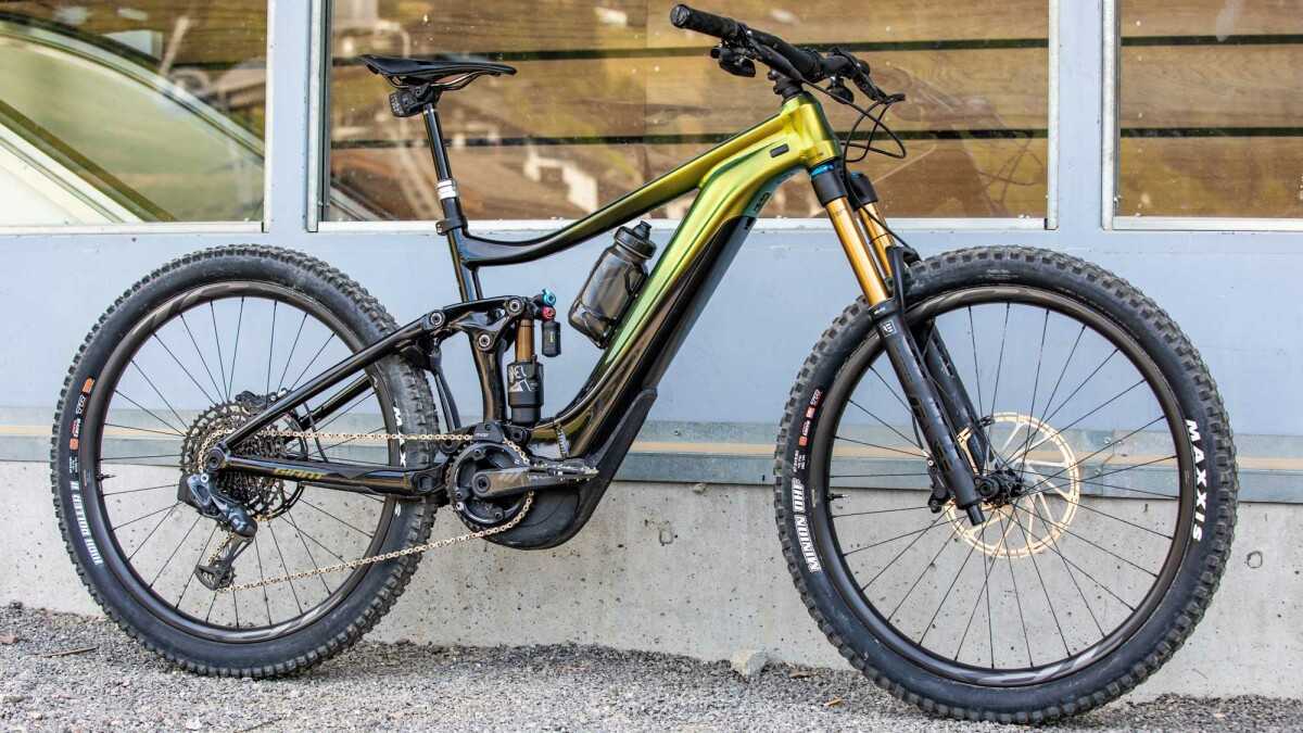 E-Mountainbike Reign E +: Gigantyczna nowość na rok 2020 z narzędziami w kierownicy