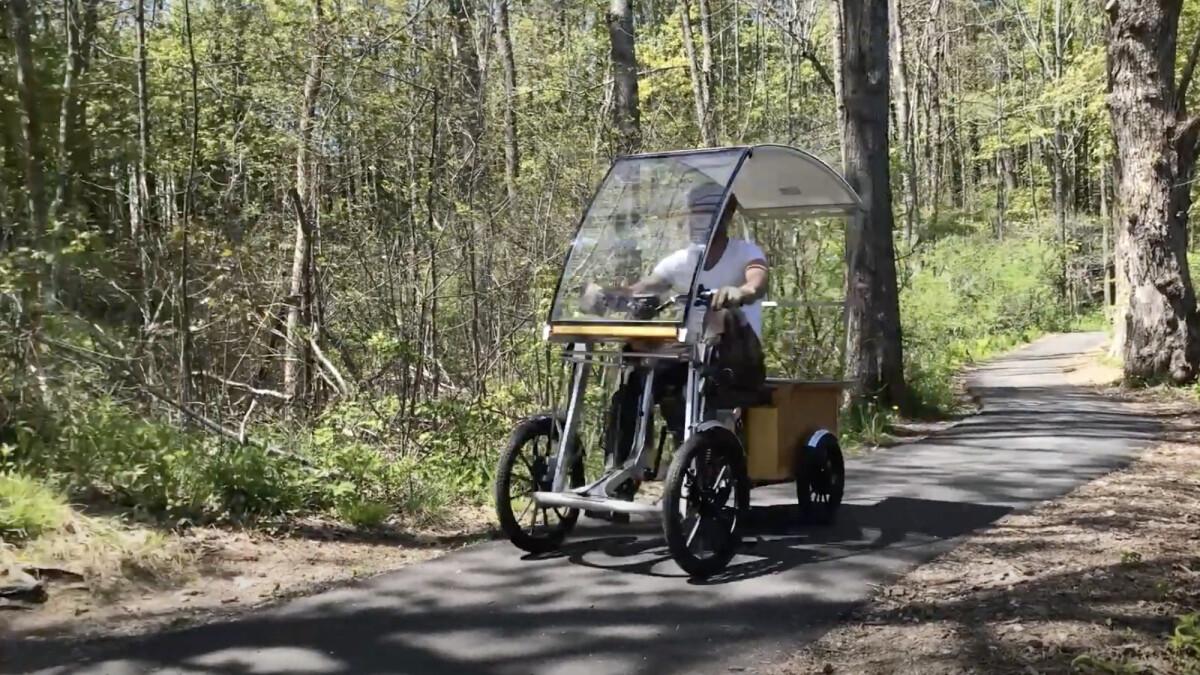 E-rower z czterema kołami i solarnym dachem: Wąski jak rower i niewiele droższy